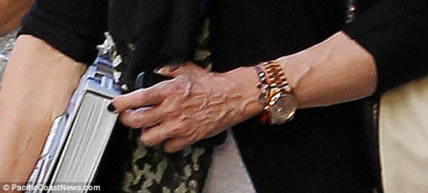 to think 'omg there's something WRONG with her FACE' when I see so many American actresses