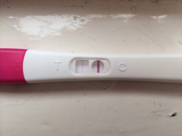 anyone else in the 2ww but absolutely not symptom spotting this time?