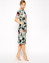 Clueless size ten needs outfit for wedding