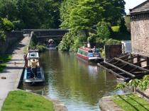 where to live in the Manchester area??