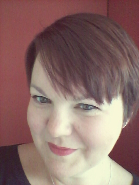 Growing out a pixie...without descending into frumpsville