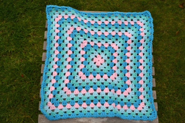 Woolly Hugs: Blankets for the Children of Chernobyl. Squares needed!