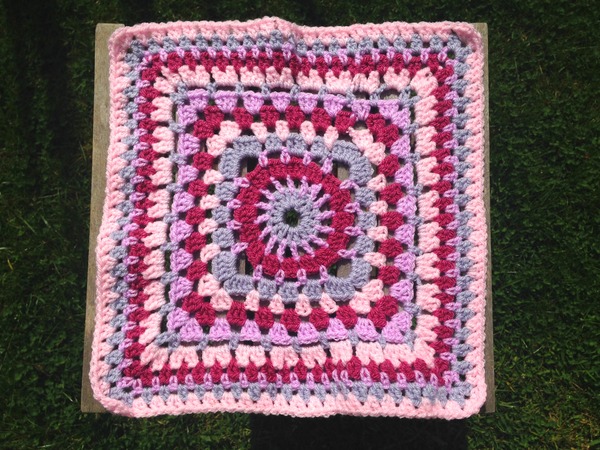 Woolly Hugs: Blankets for the Children of Chernobyl. Squares needed!