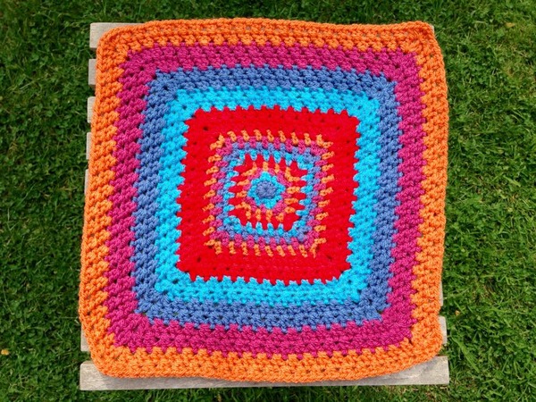 Woolly Hugs: Blankets for the Children of Chernobyl. Squares needed!