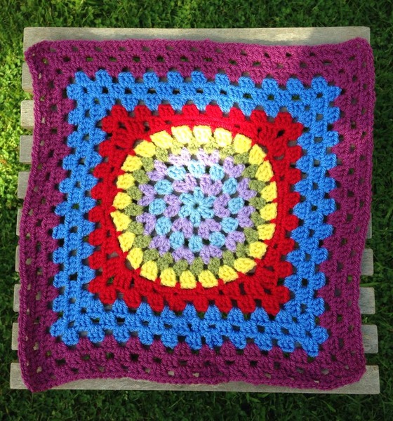 Woolly Hugs: Blankets for the Children of Chernobyl. Squares needed!