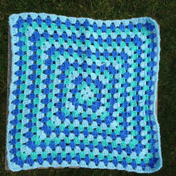 Woolly Hugs: Blankets for the Children of Chernobyl. Squares needed!