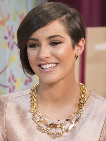Would this short cut suit round faces?