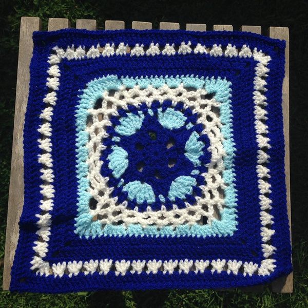 Woolly Hugs: Blankets for the Children of Chernobyl. Squares needed!