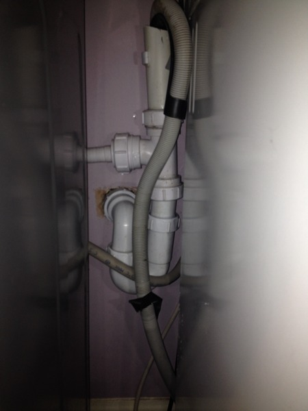 Plumbing q, washing machine floods the floor when it drains
