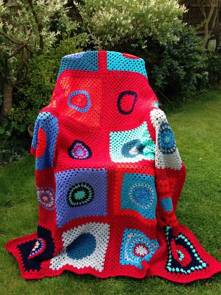 Woolly Hugs: Blankets for the Children of Chernobyl. Squares needed!