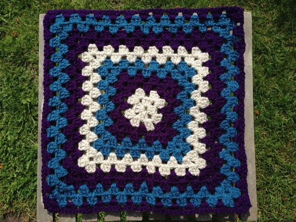 Woolly Hugs: Blankets for the Children of Chernobyl. Squares needed!