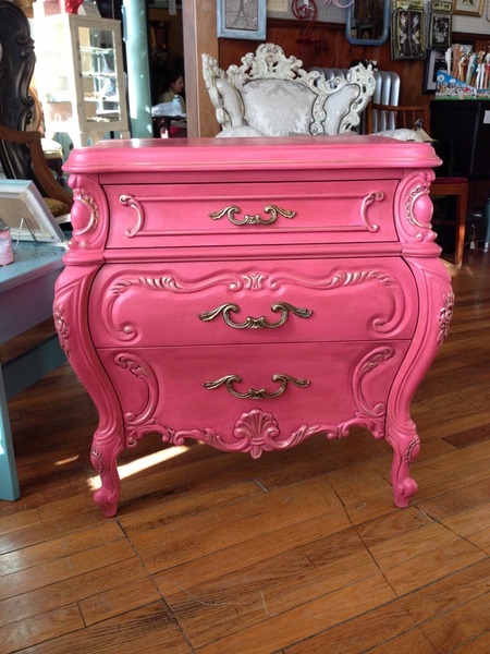 What to put with bright pink paint?