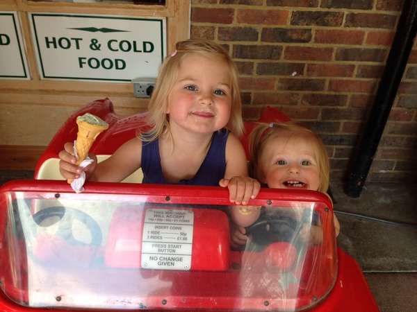 **CLOSED** ***COMPETITION*** Win A BubbleBum Junkie In-Car Organiser & Activity Station This Summer!
