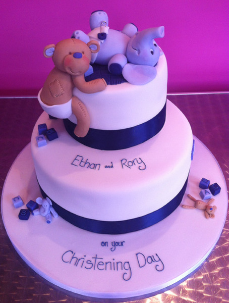 Do you think this bear on a cake looks like its got a vagina?!