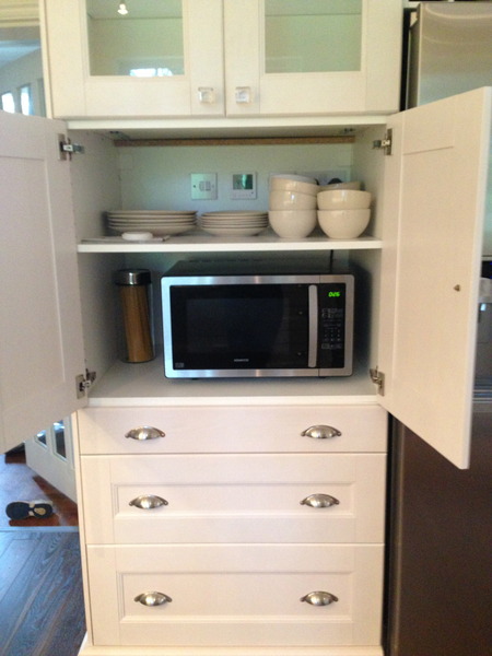 Kitchens without wall cabinets