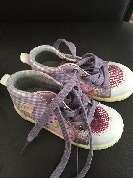 CHILDRENS CLOTHES/SHOES BANK thread