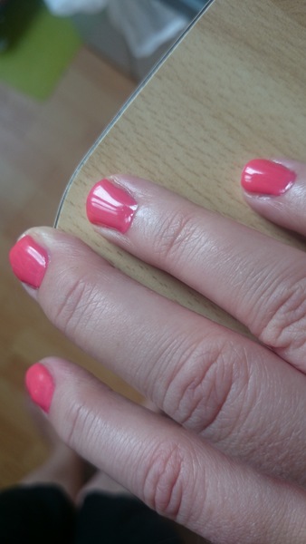 Can I glue my nail back together?