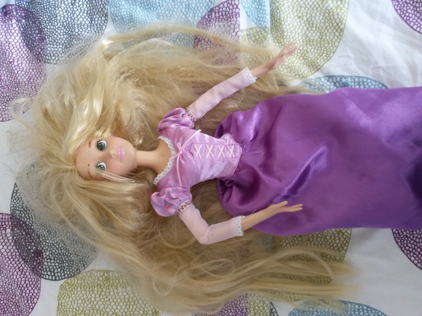 AIBU to want to strangle the inventor of dolls hair.