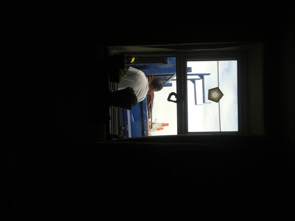 To want these workmen to piss off!