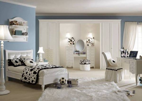 decorating on a non existant budget, is it ok to mix paint like this?
