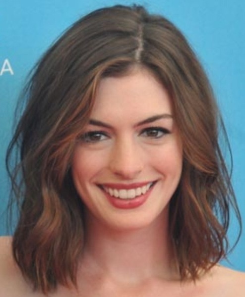 What makes a wavy bob wavy?