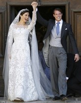 to think strapless wedding dresses aren't very flattering.