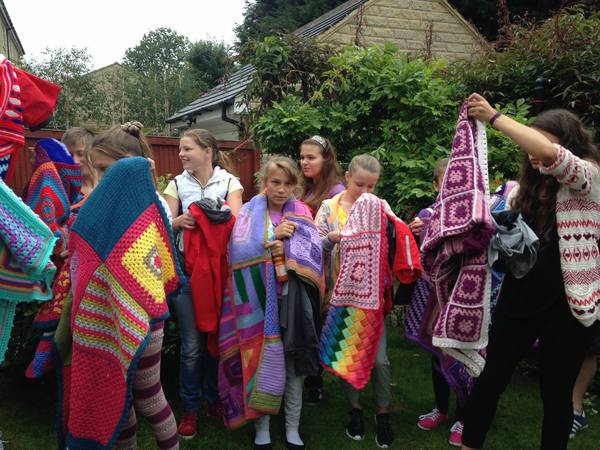 Woolly Hugs: Blankets for the Children of Chernobyl. Squares needed!