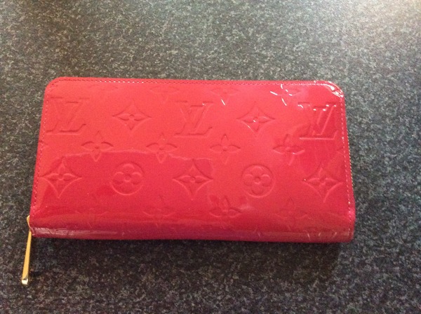 Sorry VERY Frivolous but anyway... Quick opinions sought on a blue versus pink wallet/small clutch