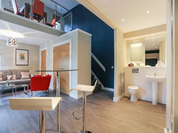 AIBU to tell people 'house rules' before they come & stay?