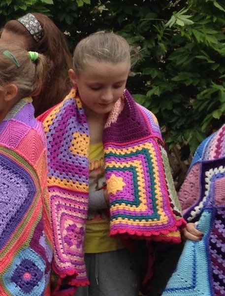 Woolly Hugs: Blankets for the Children of Chernobyl. Squares needed!