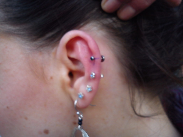 Are multiple ear piercings still 'in' for 30s?