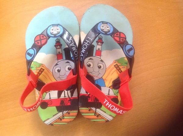 CHILDRENS CLOTHES/SHOES BANK thread