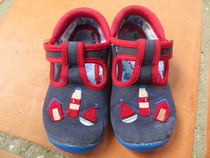 CHILDRENS CLOTHES/SHOES BANK thread