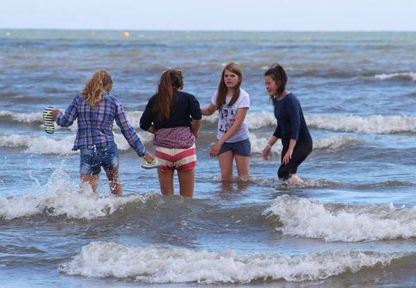 Woolly Hugs: Blankets for the Children of Chernobyl. Squares needed!