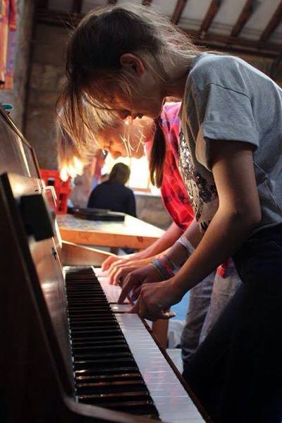 Woolly Hugs: Blankets for the Children of Chernobyl. Squares needed!