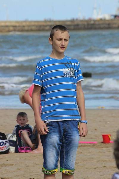 Woolly Hugs: Blankets for the Children of Chernobyl. Squares needed!