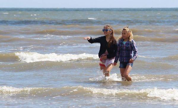 Woolly Hugs: Blankets for the Children of Chernobyl. Squares needed!