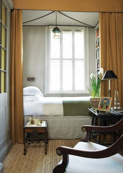 any top tips for a properly tiny box bedroom?