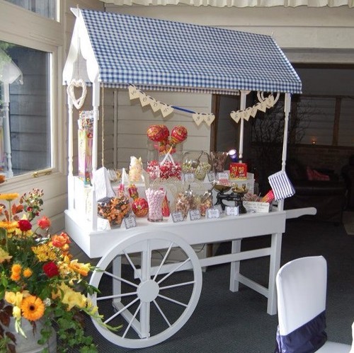 To not "get" photo booths at weddings!