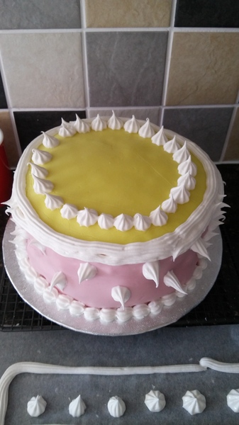 I want to decorate a cake