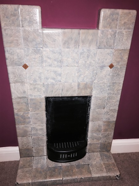 Fireplace in bedroom of 1930's house ? (yes/no)
