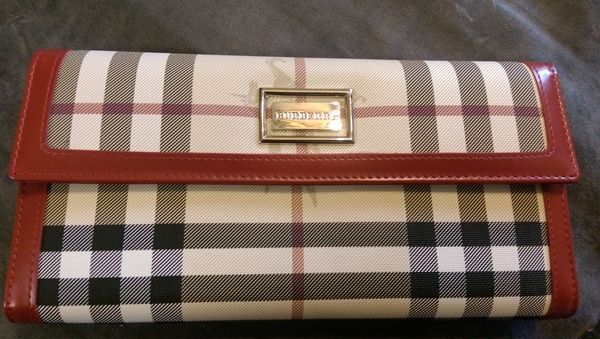 Any Burrberry experts? Genuine or fake.