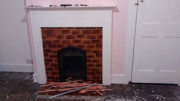 Trying to love my 1930s fireplace - what colour walls?