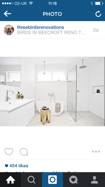 Black showerhead/bathroom taps