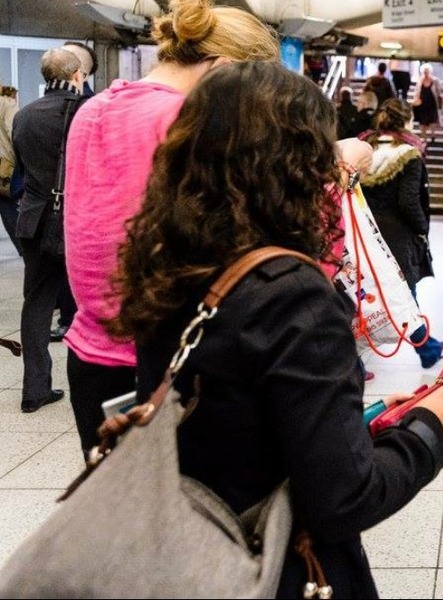 Can any handbag officionados help me source this grey shoulder tote bag spotted today....