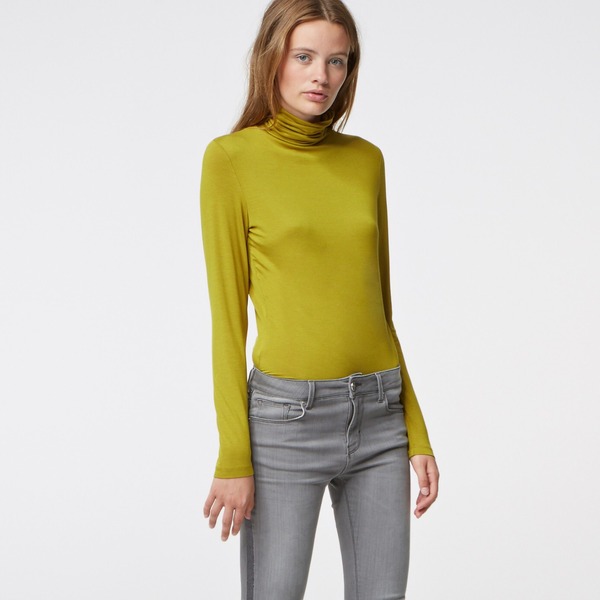how thrilled does this model look?
