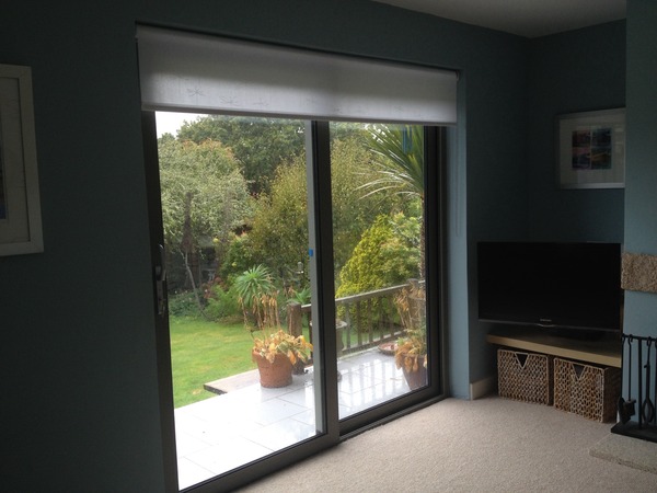 Has anyone ever hung a very wide roller blind?