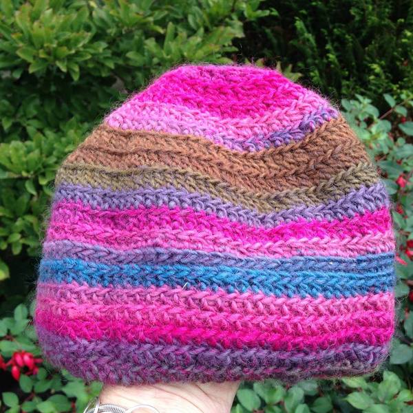 Woolly Hugs. Supporting refugees, lovely crafters and donors, fabulous Mumsnetters we need your help.