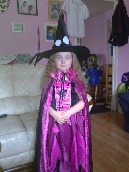 Share pictures of your witches and wizards from this Halloween to win Worst Witch goodies, Halloween choices and £50 Amazon vouchers.