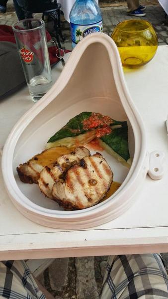 to expect my food on a plate?